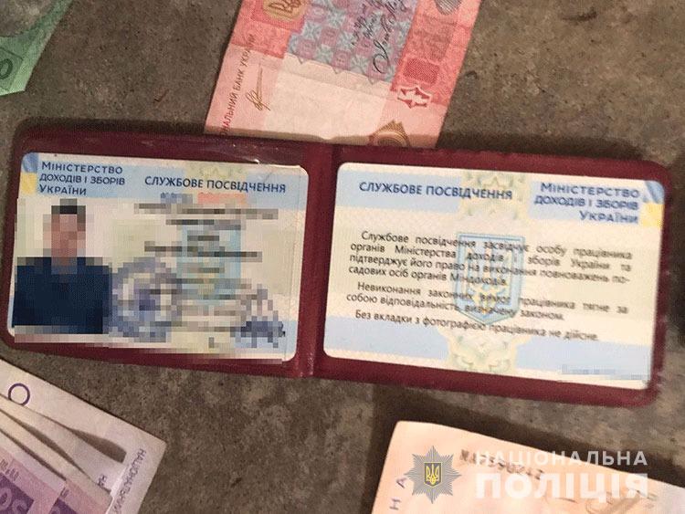 Сотрудники Закарпатской таможни брали взятки за экспорт и импорт товаров без растаможивания