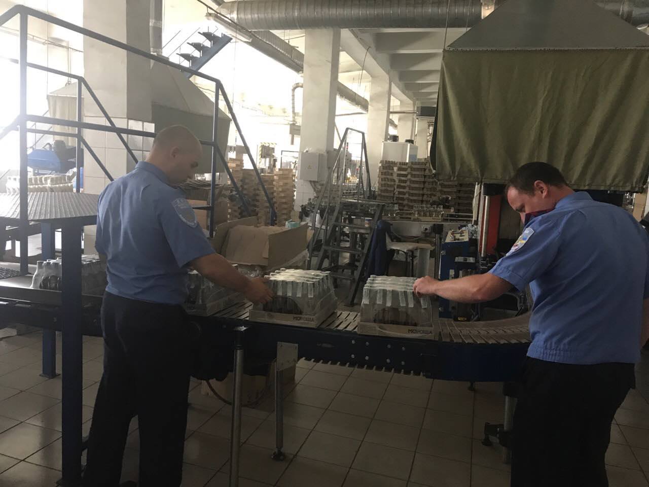 В 15 областях на заводах по производству алкоголя проводят обыски, - ГФС
