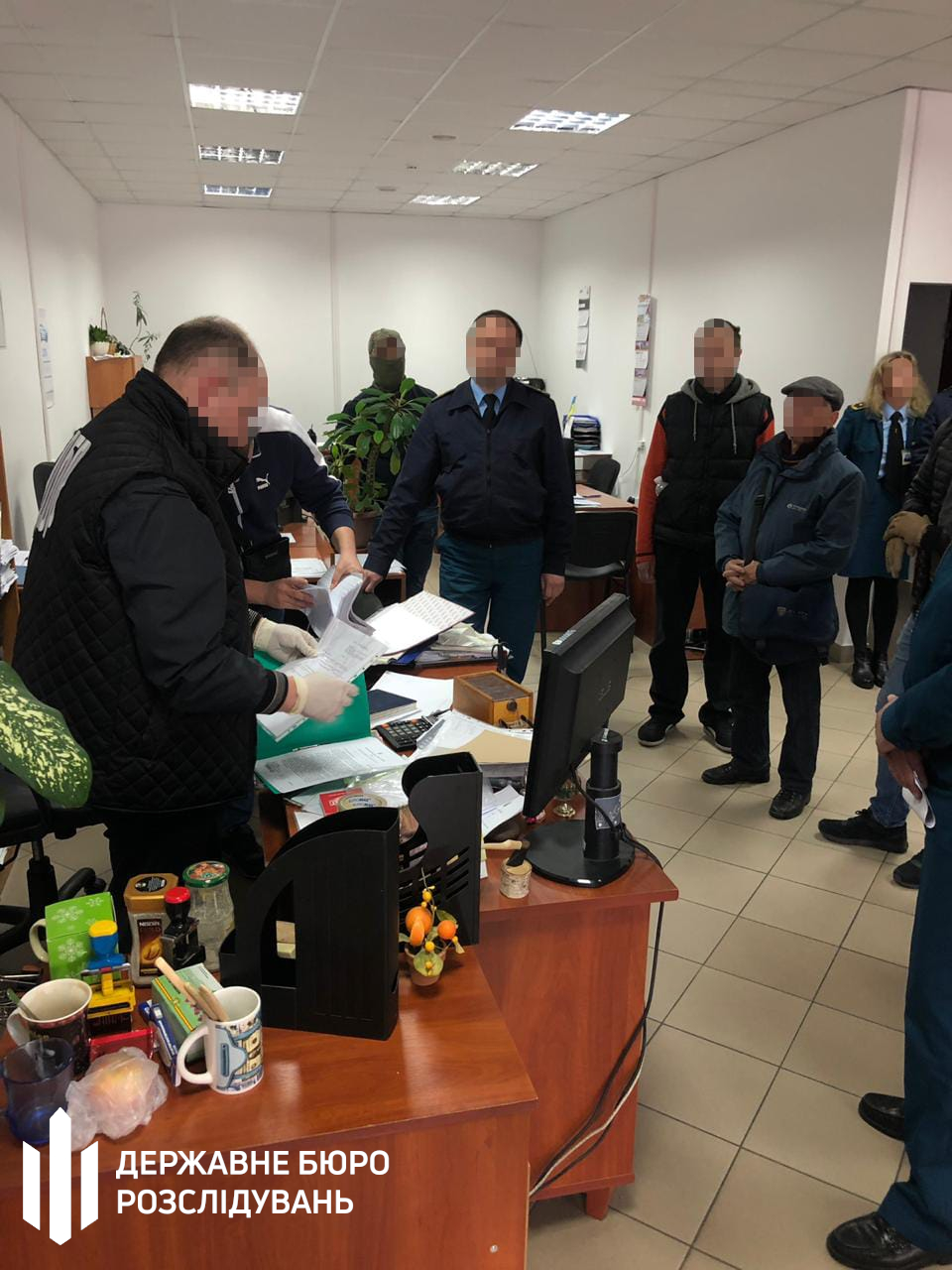 В админздании Житомирской областной таможни проходят обыски, следственные действия связаны с задержанием взяточников