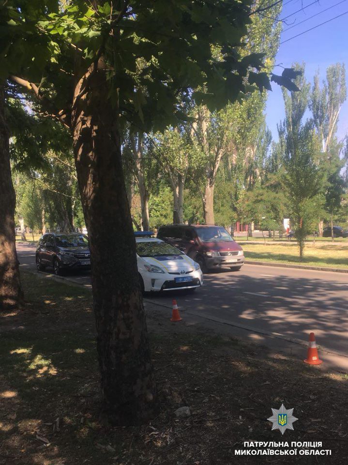 В центре Николаева водители устроили перестрелку на глазах у детей, ждущих автобус