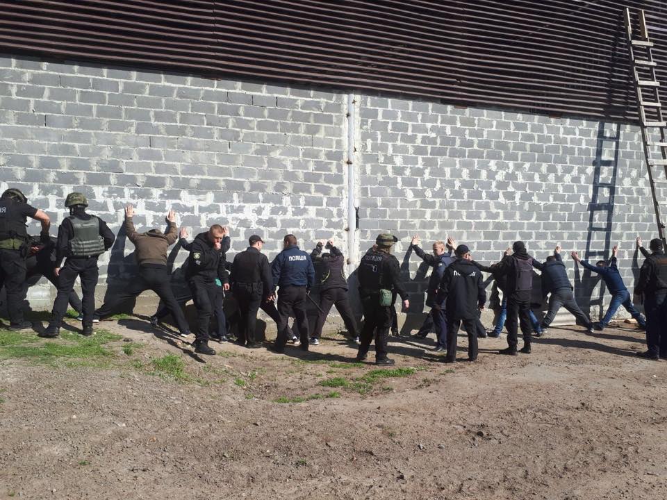 В Черкасской области при попытке захвата предприятия задержаны 50 человек