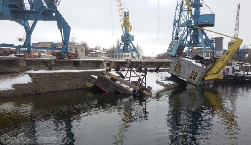 В Каменском в Днепр вылилось около 300 тонн мазута, - источник