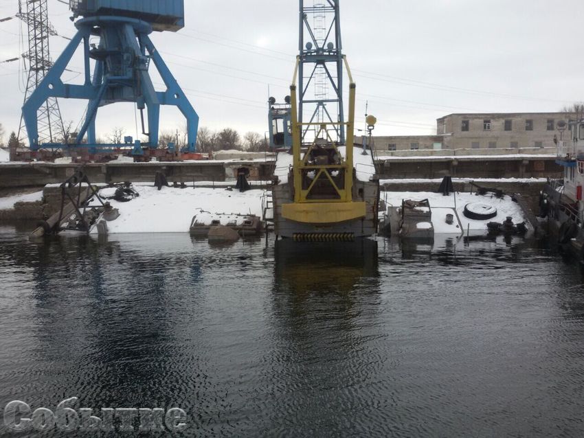 В Каменском в Днепр вылилось около 300 тонн мазута, - источник