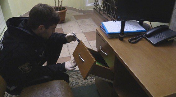 В Киеве ночью ограбили университет, похитив из него монеты и талоны на топливо