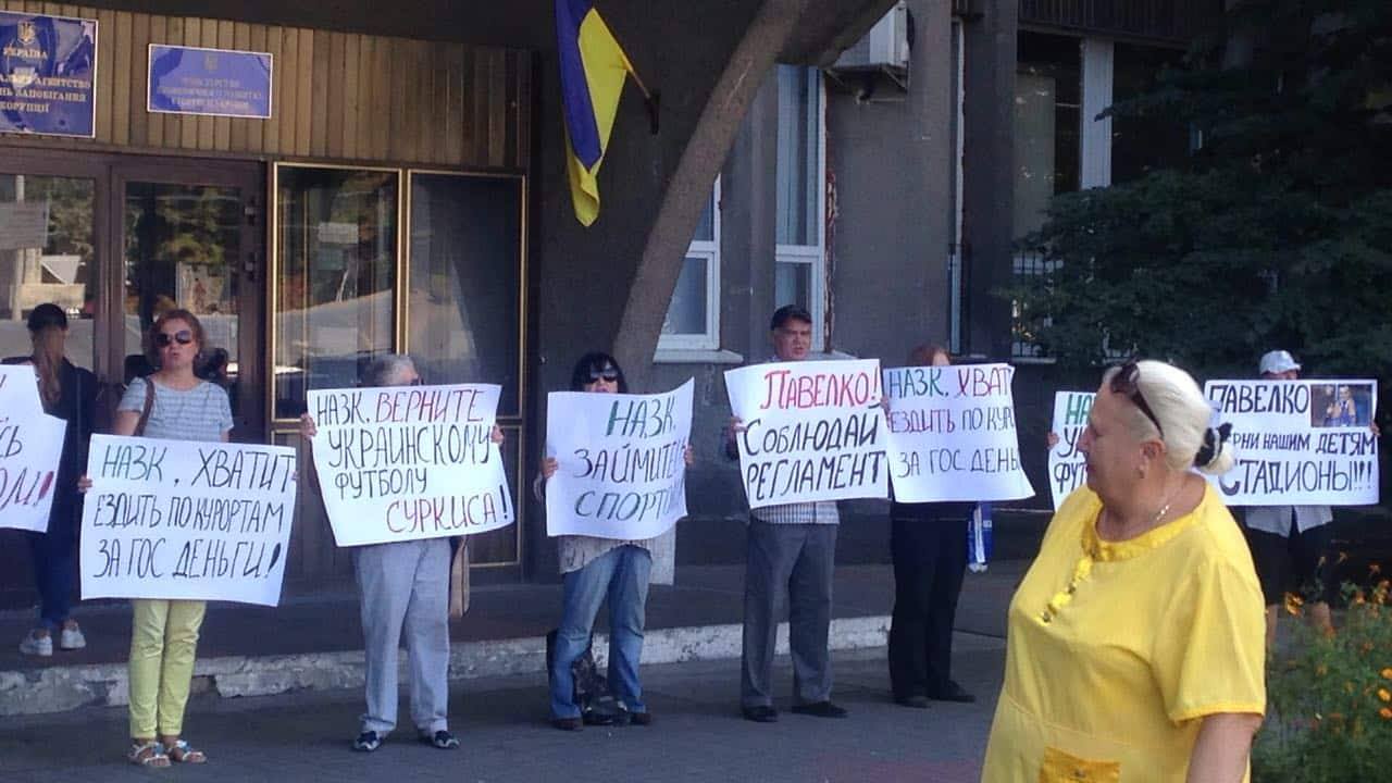 В Киеве продолжаются масштабные протесты под НАПК