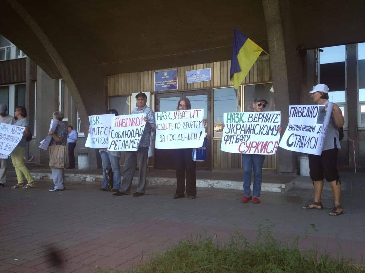 В Киеве продолжаются масштабные протесты под НАПК