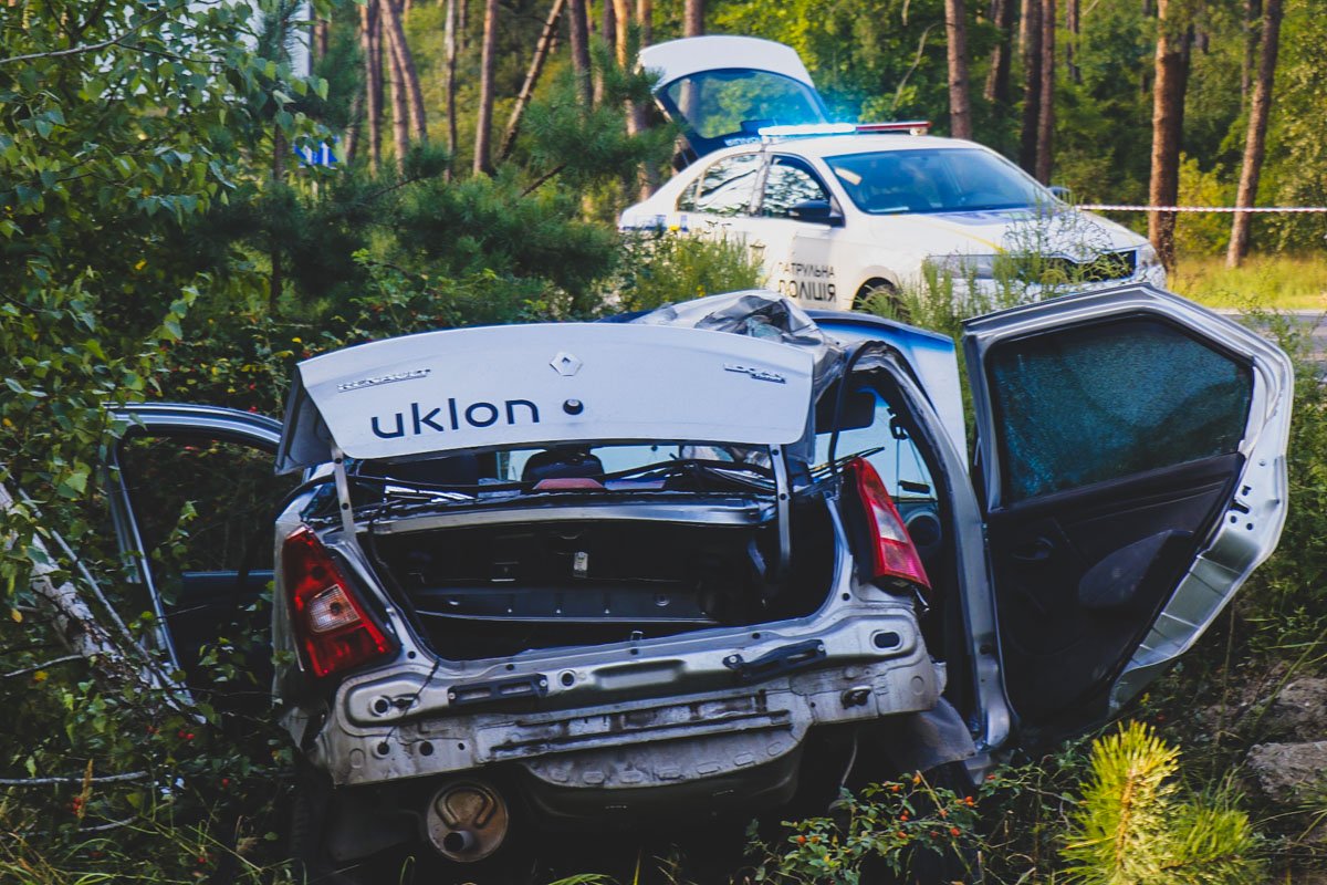 В Киеве такси Uklon попало в аварию, погибла пассажирка