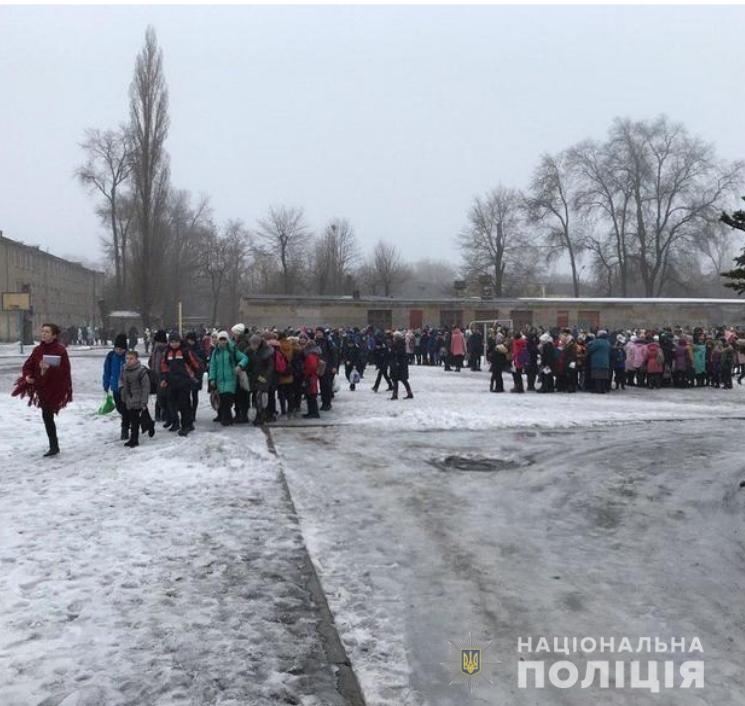 В Кривом Роге полиция проверяет информацию о минировании шести школ