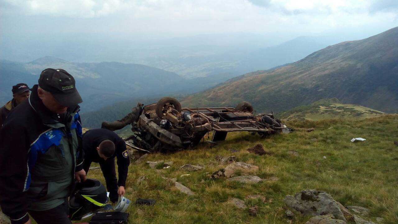 В Закарпатской области двое киевлян погибли, свалившись на внедорожнике в ущелье