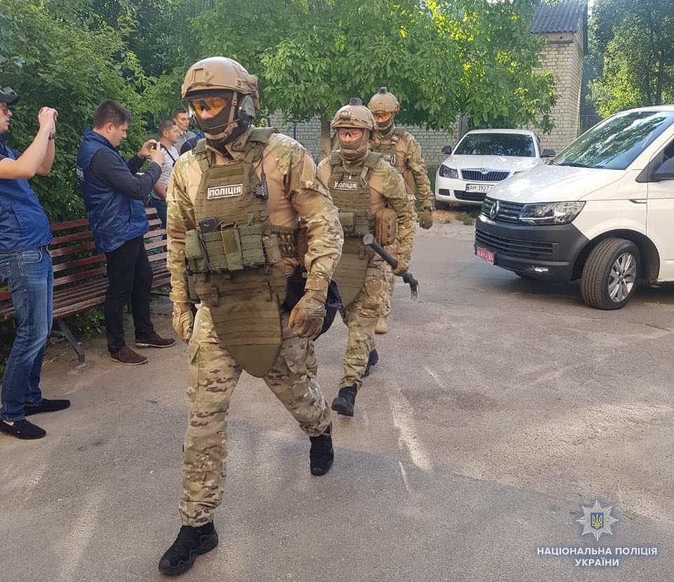 Задержан 28-летний мужчина, который имитировал секс с годовалой дочерью и продавал видео в интернете