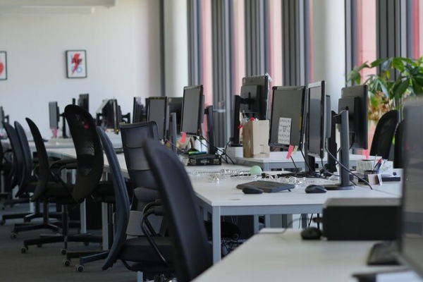 
Работодатели "ставят" на гибридный формат и повышение зарплат – основные тенденции рынка труда
