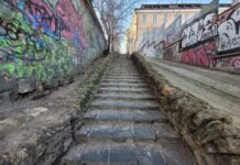 Таинственный уголок Одессы: прогулка по лестнице мертвых