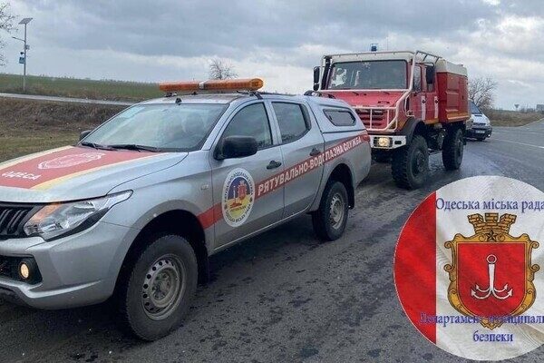 Из Марселя в Одессу привезли две машины "скорой" Из Марселя в Одессу привезли две машины "скорой"