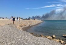 Как в сети шутят о взрывах в Крыму: подборка мемов