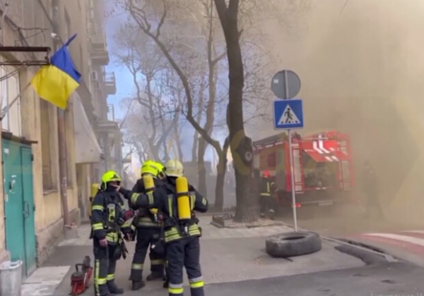 На Канатной в Одессе загорелся дом (видео)