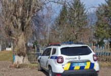 В Одесской области с могил трех военных исчезли флаги