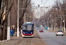 В Одессе не курсирует трамвай №5: на рельсы упали деревья (обновлено)