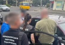 Требовал 2 700 долларов за разрешение на торговлю: чиновник КП Одесского горсовета поймался на взятке