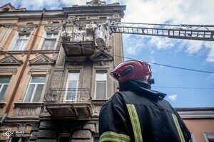 В центре Одессы горел дом: спасали людей, кота и собаку В центре Одессы горел дом: спасали людей, кота и собаку