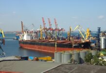В Одесской области россияне атаковали два гражданских судна: погиб иностранец и есть пострадавшие