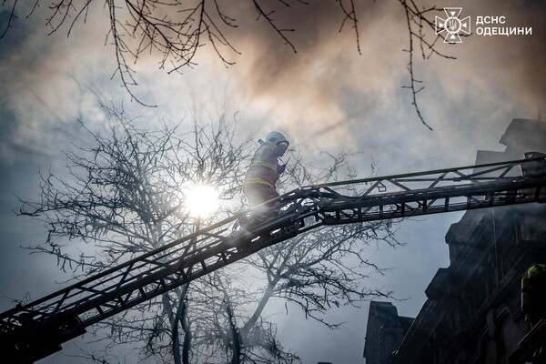 В центре Одессы горел жилой дом: последствия возгорания В центре Одессы горел жилой дом: последствия возгорания